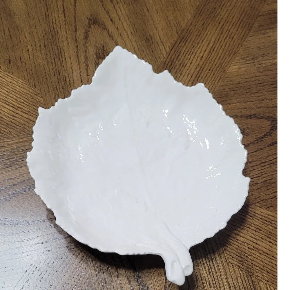 Mikasa Victor Carranza White Ceramic Leaf Trinket Jewelry tray Japan